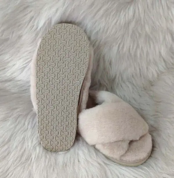 домашни дамски чехли от агнешка кожа милвена | Milvena | Милвена - Български кожени изделия от агнешка кожа бежови дамски чехли от агнешка кожа