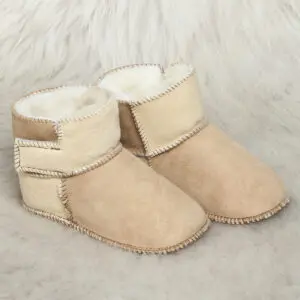 бежови бебешки буйки от овча кожа