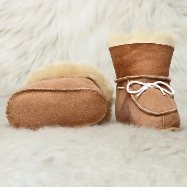 кафяви бебешки буйки от вълна и агнешка кожа | Milvena | Милвена - Български кожени изделия от агнешка кожа кафяви бебешки буйки от агнешка кожа
