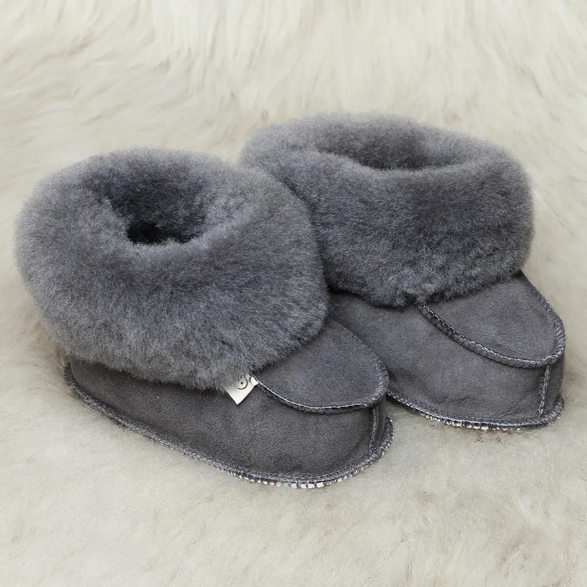 сиви кожени буйки от овча кожа