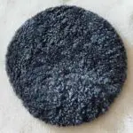 Възглавница от цяла агнешка кожа кръг сива