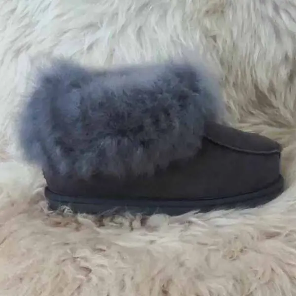 Закупете изключително удобни дамски пантофи модел 3472 сиви с висок косъм | Milvena | Милвена - Български кожени изделия от агнешка кожа Дамски пантофи модел 3472 сиви с висок косъм