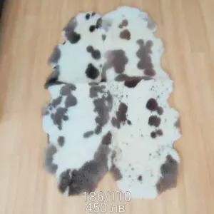 Килим от цели агнешки кожи