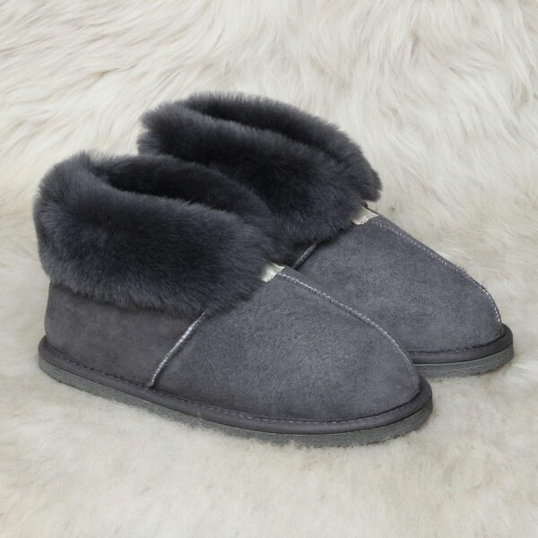 пантофи дамски със сив пух | Milvena | Милвена - Български кожени изделия от агнешка кожа сиви дамски пантофи от естествена кожа