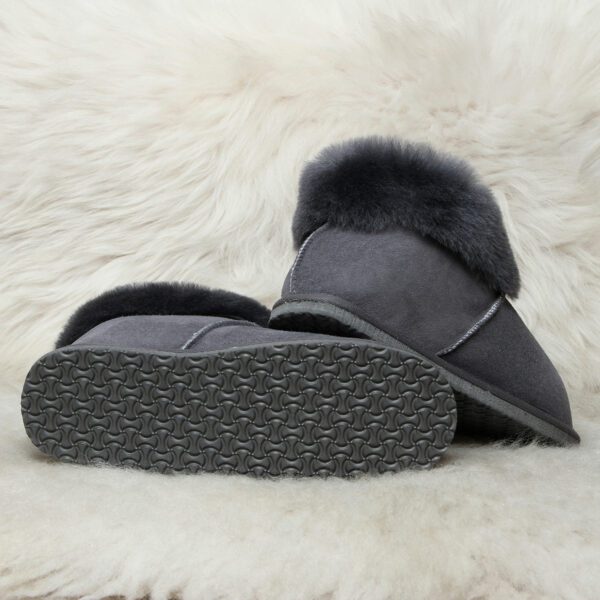 топли пантофи дамски със сив пух | Milvena | Милвена - Български кожени изделия от агнешка кожа сиви дамски вълнени пантофи