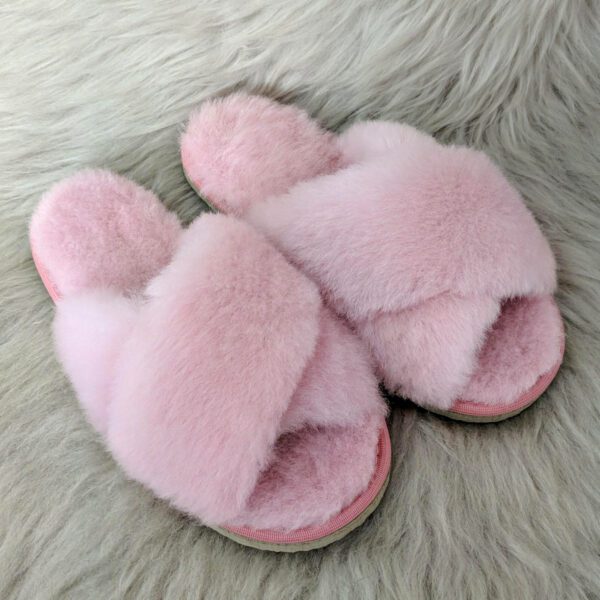 розови кожени чехли от агнешка кожа | Milvena | Милвена - Български кожени изделия от агнешка кожа розови кожени чехли от вълна