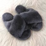 сиви домашни чехли от агнешка кожа