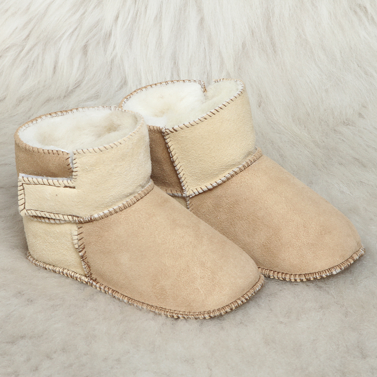 бежови бебешки буйки от овча кожа