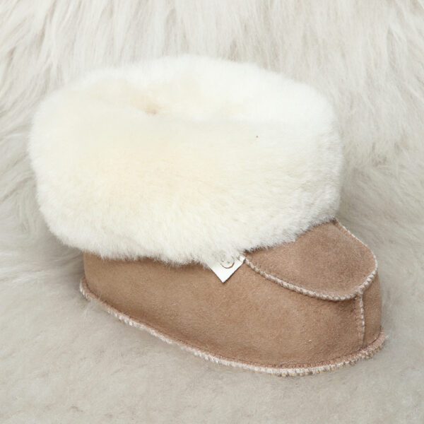 бежова бебешка буйка