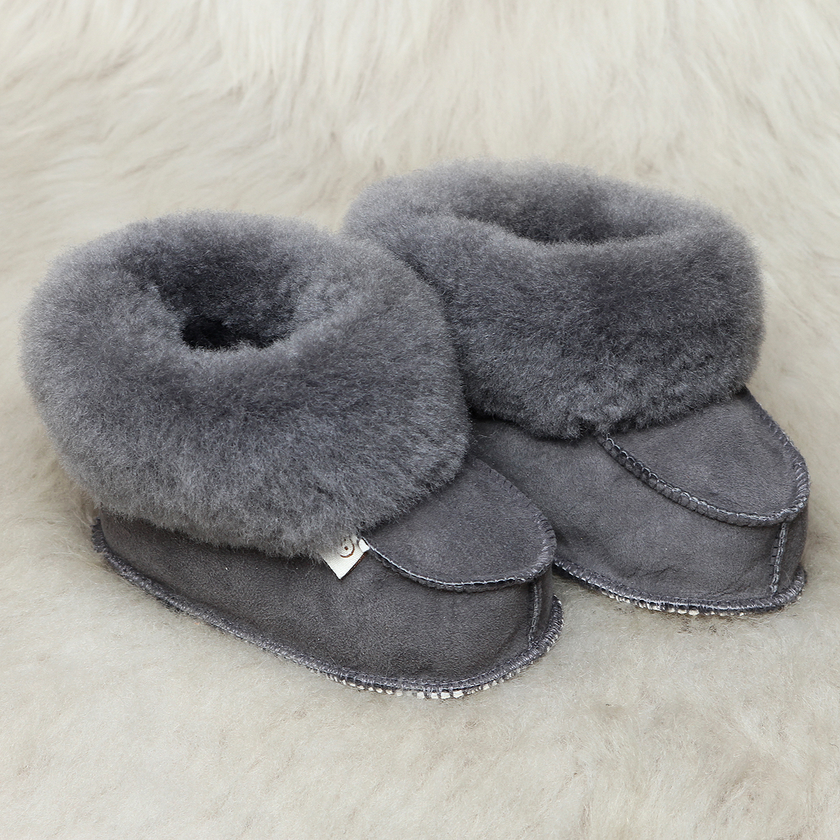 сиви кожени буйки от овча кожа