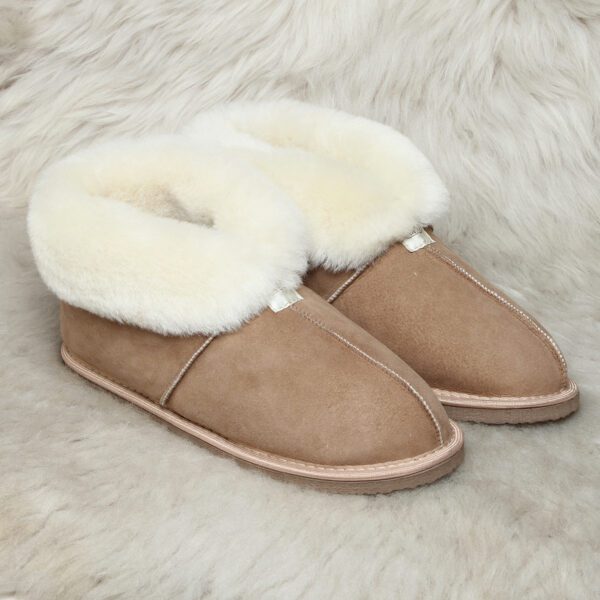 бежови домашни пантофи от агнешка кожа | Milvena | Милвена - Български кожени изделия от агнешка кожа бежови пантофи от агнешка кожа