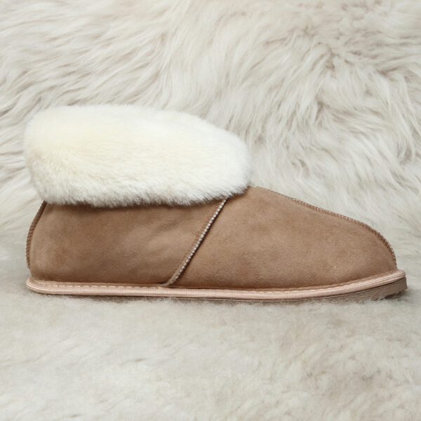 бежов пантоф от естествена овча кожа | Milvena | Милвена - Български кожени изделия от агнешка кожа бежов пантоф милвена от агнешка кожа