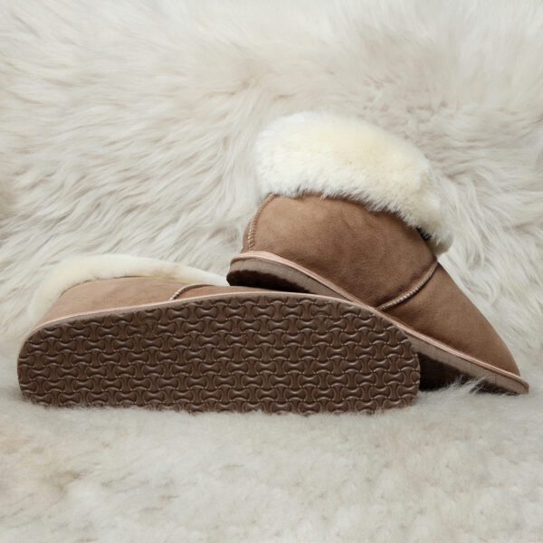 бежови пантофи за вкъщи от агнешка кожа | Milvena | Милвена - Български кожени изделия от агнешка кожа бежови пантофи милвена от агнешка кожа