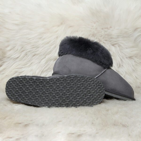 сиви домашни пантофи от агнешка кожа | Milvena | Милвена - Български кожени изделия от агнешка кожа сиви домашни пантофи милвена