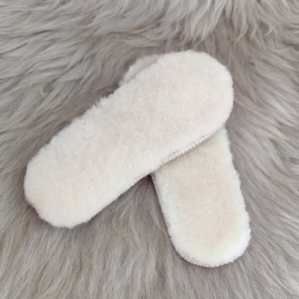 Стелки детски бели от вълна и овча кожа | Milvena | Милвена - Български кожени изделия от агнешка кожа стелки от агнешка кожа милвена