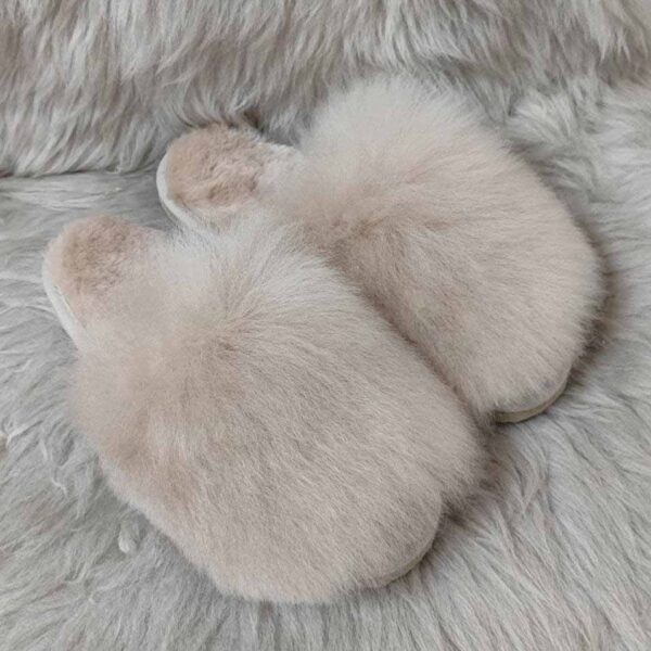 Удобни дамски отворени чехли от агнешка кожа | Milvena | Милвена - Български кожени изделия от агнешка кожа Дамски отворени чехли модел 3913 хъни