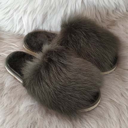 Дамски отворени чехли модел 3913 зелени с тъмни подметки.