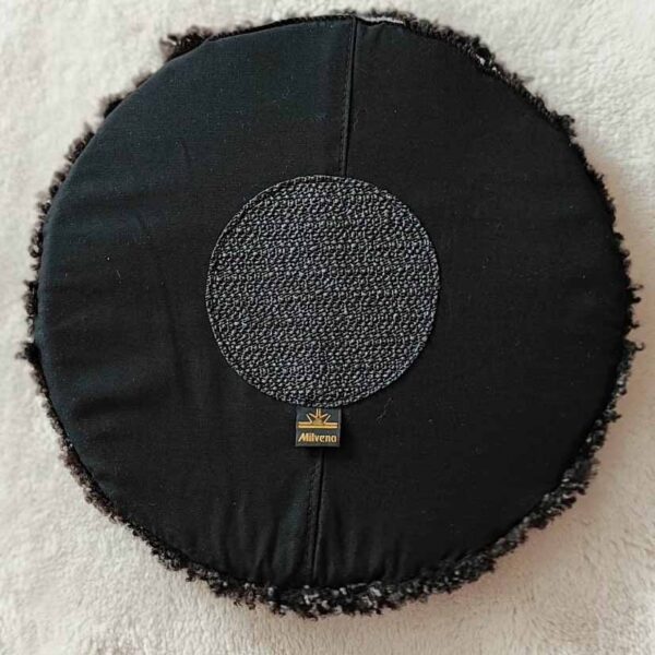 Възглавница от парчета агнешка кожа кръг тъмно кафяво от агнешка кожа | Milvena | Милвена - Български кожени изделия от агнешка кожа Възглавница от парчета агнешка кожа кръг тъмно кафяво