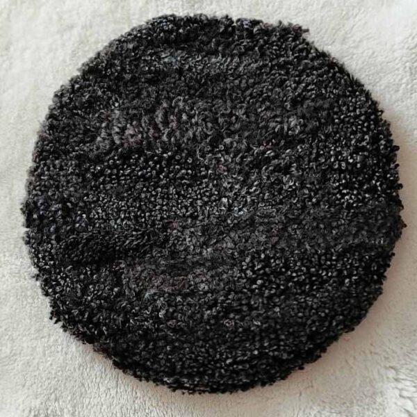 Закупете качествена възглавница от парчета агнешка кожа кръг тъмно кафяво | Milvena | Милвена - Български кожени изделия от агнешка кожа Възглавница от парчета агнешка кожа кръг тъмно кафяво