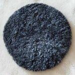 Възглавница от цяла агнешка кожа кръг сива