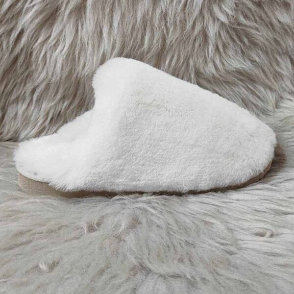 Изберете качествени дамски чехли от естествени материали от агнешка кожа | Milvena | Милвена - Български кожени изделия от агнешка кожа Дамски чехли модел 3911 бели