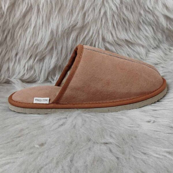 Изберете висококачествени мъжки чехли от агнешка кожа | Milvena | Милвена - Български кожени изделия от агнешка кожа Мъжки чехли модел 4155 цвят чесна