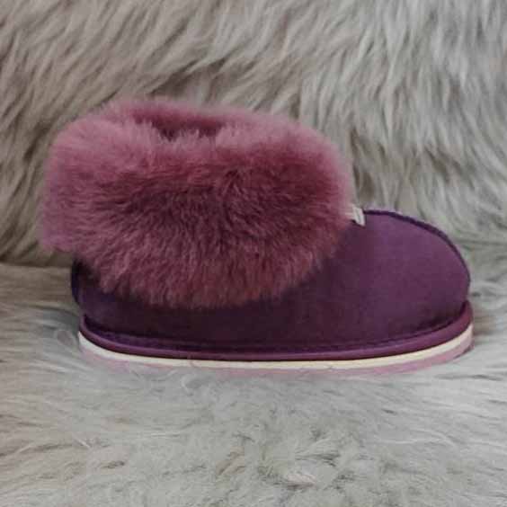 Закупете детски пантофи модел 2650 лилави с максимално удобство на стъпалото | Milvena | Милвена - Български кожени изделия от агнешка кожа Детски пантофи модел 2650 лилави