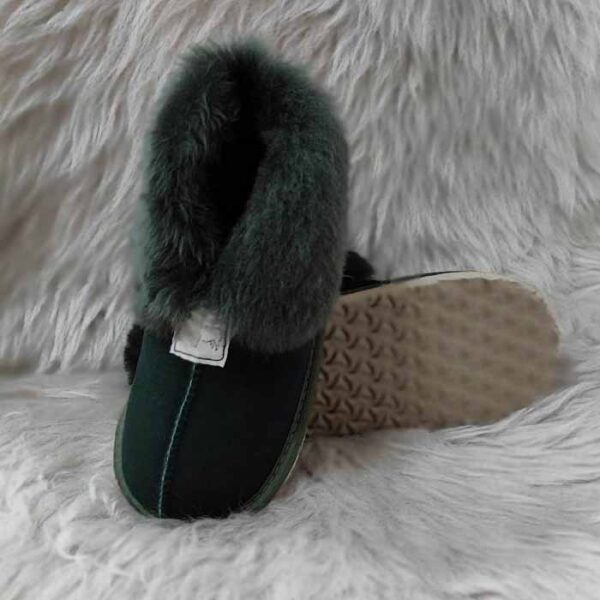 Качествени детски пантофи модел 2650 тъмно зелени | Milvena | Милвена - Български кожени изделия от агнешка кожа Детски пантофи модел 2650 тъмно зелени