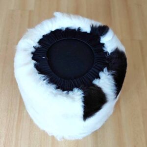 Изберете мека и удобна табуретка от агнешка кожа | Milvena | Милвена - Български кожени изделия от агнешка кожа Табуретка от агнешка кожа