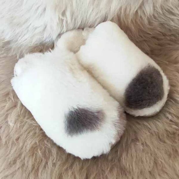 Меки и топли дамски чехли модел 3911 от небоядисвани агнешки кожи | Milvena | Милвена - Български кожени изделия от агнешка кожа Дамски чехли модел 3911 от небоядисвани агнешки кожи