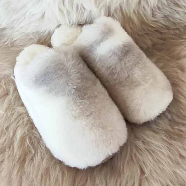 Избери дамски чехли модел 3911 от небоядисвани агнешки кожи на добра цена | Milvena | Милвена - Български кожени изделия от агнешка кожа Дамски чехли модел 3911 от небоядисвани агнешки кожи