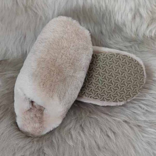 Закупете удобни дамски чехли модел 3911 цвят хъни на добра цена | Milvena | Милвена - Български кожени изделия от агнешка кожа Дамски чехли модел 3911 цвят хъни