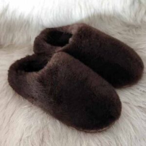 Изберете меки и топли дамски полупантофи на добра цена | Milvena | Милвена - Български кожени изделия от агнешка кожа Дамски полупантофи модел 3909 тъмно кафяви