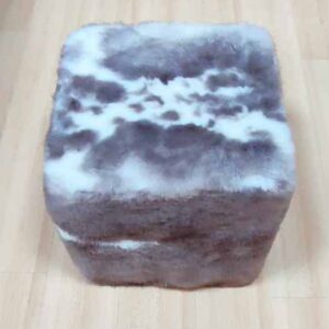 Мека и удобна табуретка от агнешка кожа | Milvena | Милвена - Български кожени изделия от агнешка кожа Табуретка от агнешка кожа